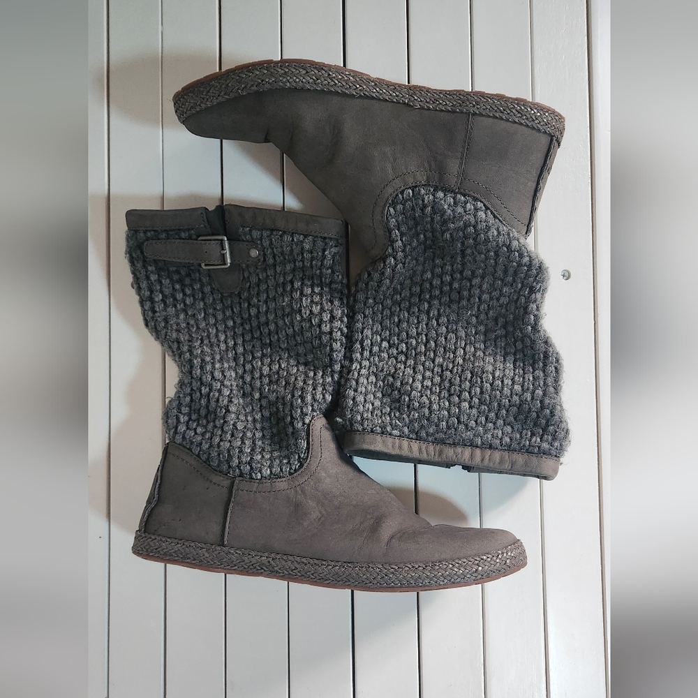 UGG Gray Knit Cuff Winter Boots